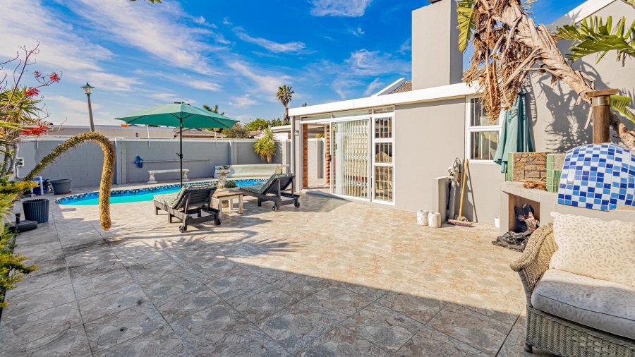 3 Bedroom Property for Sale in Sunningdale Western Cape